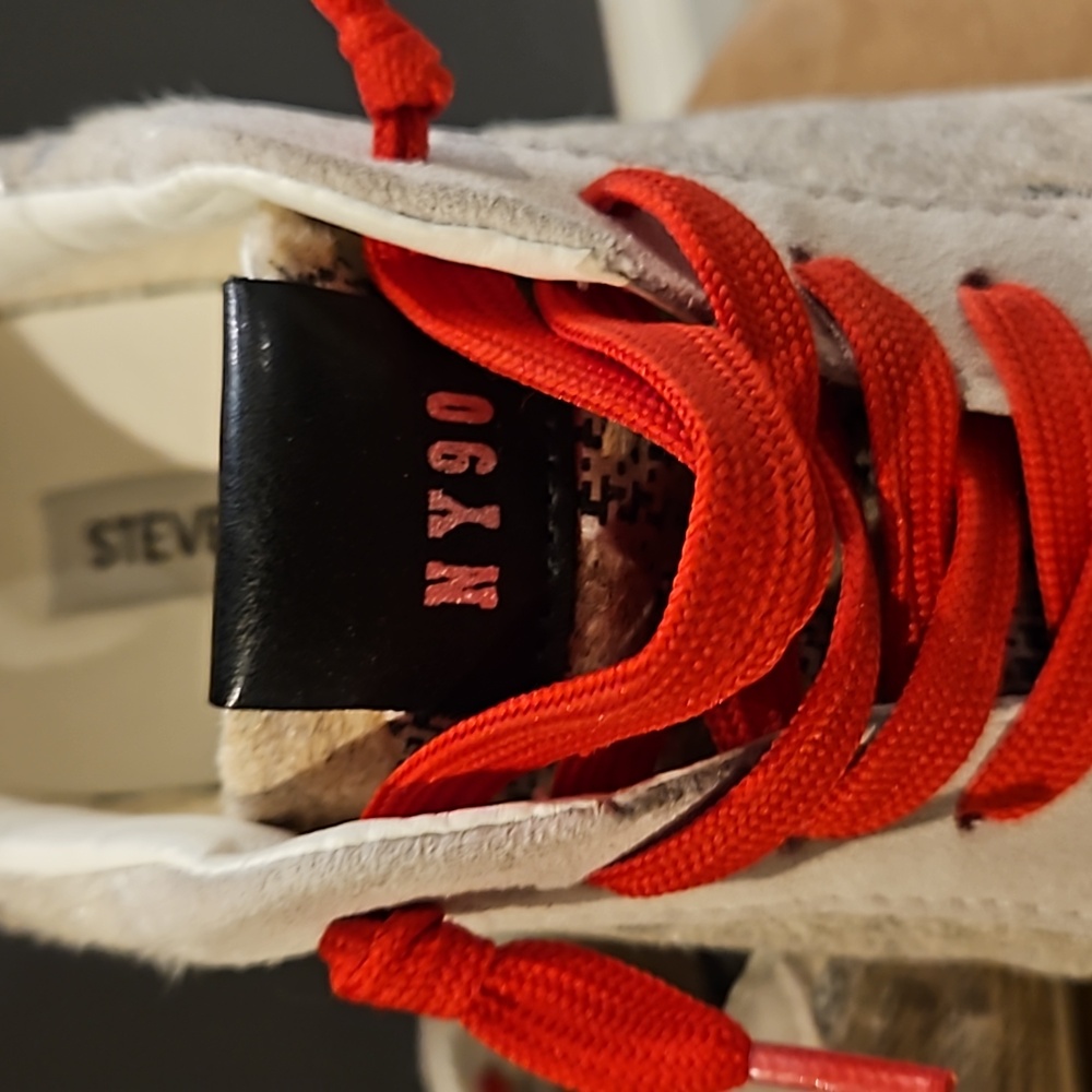 Gently used Steve Madden sneakers - Picture 3 of 4